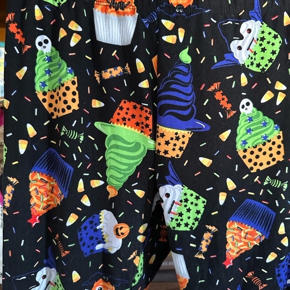 No boundaries Halloween cupcake leggings sz medium - Picture 2 of 4